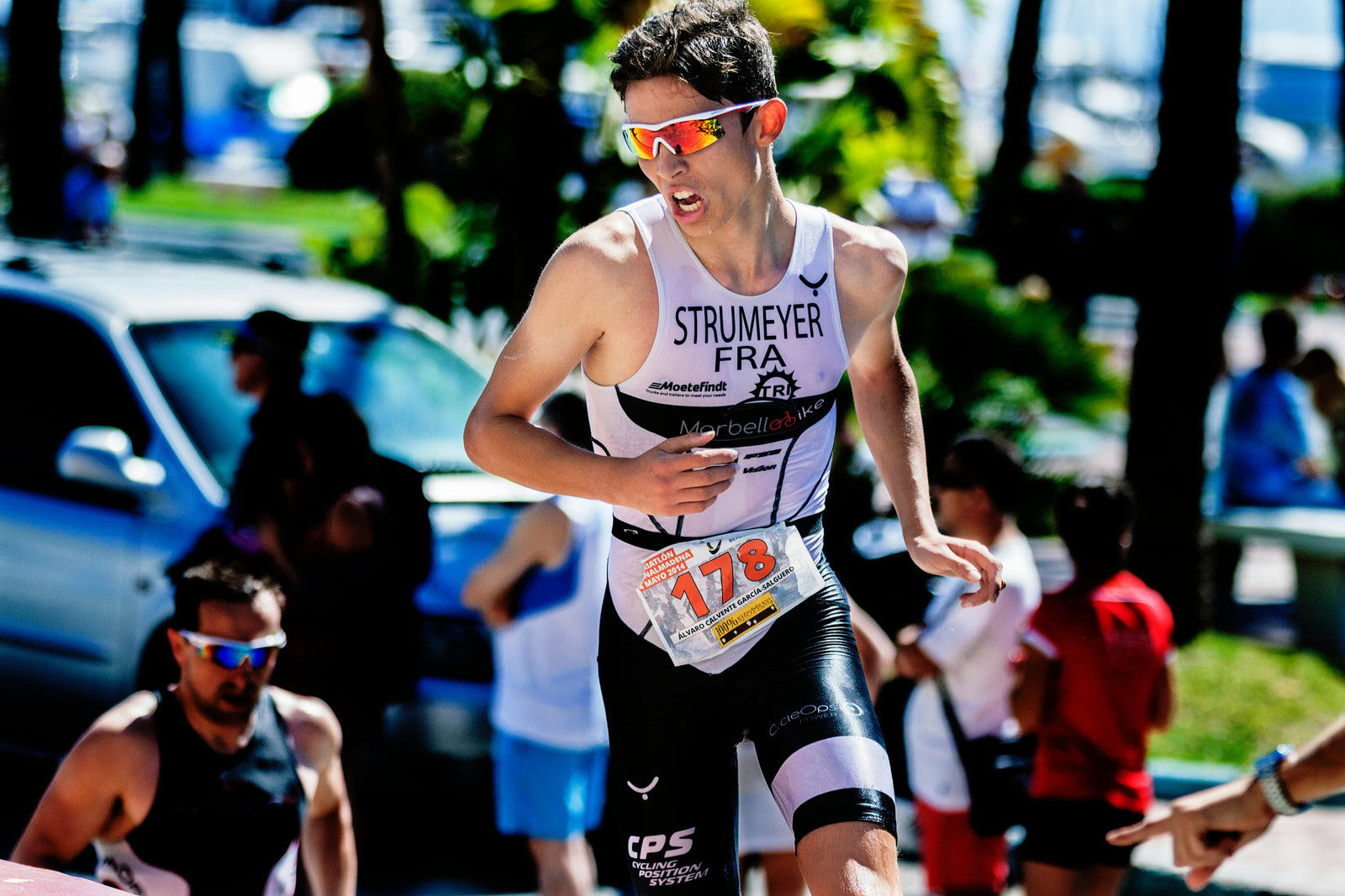 Male athlete, aware of the difference between complete and incomplete proteins, is competing in a marathon race